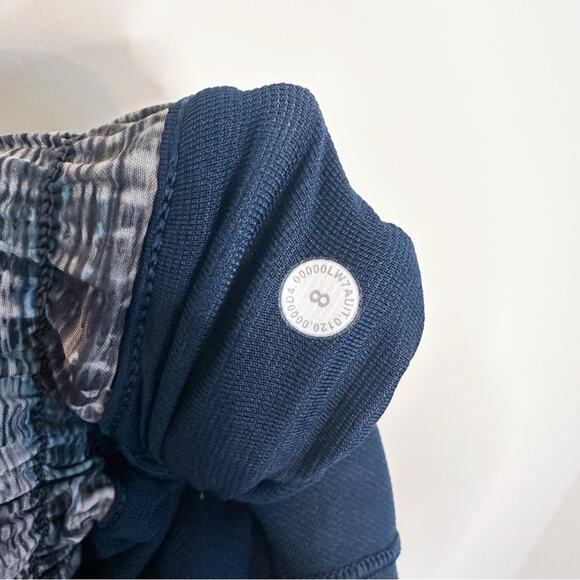 Lululemon Hotty Hot Short *Long 4"
Digital Oasis Grey Multi / True Navy - Picture 5 of 5